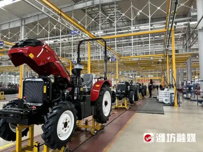 鲁中拖拉机产业园生产车间早春争辉激活项目建设一池春水伴随着春日的