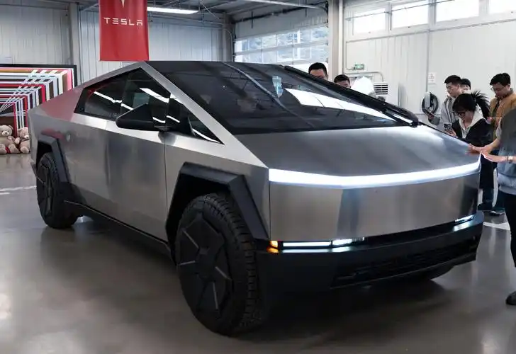 特斯拉赛博皮卡cybertruck来青岛了.今天团队去体验了.