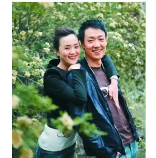 学校奖励他一包洗衣服,然后他送给了朱媛媛,之后两个人便在一起了.