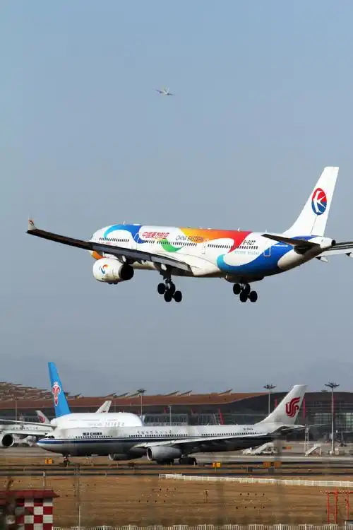 《我拍飞机》 (试发)东航世博系列彩绘