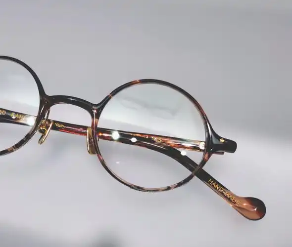 你问我赛璐珞是什么?它是塑料吗?