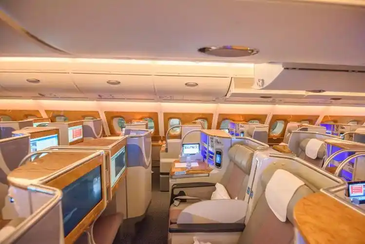 实拍空中巨无霸a380,载客量最大的双层客机,你坐过吗