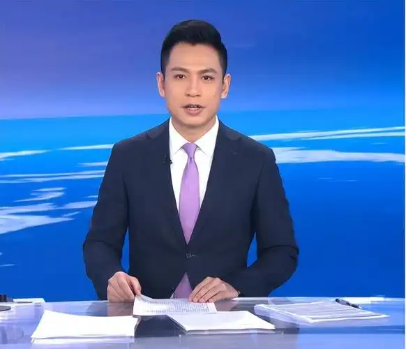 但想必大家都没有忘记那个名叫何岩柯的主播,在众多主持人中,何岩柯