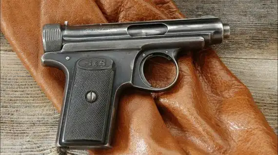 65mm口径的半自动手枪中,它的外形尺寸是最小的,甚至比一些6.