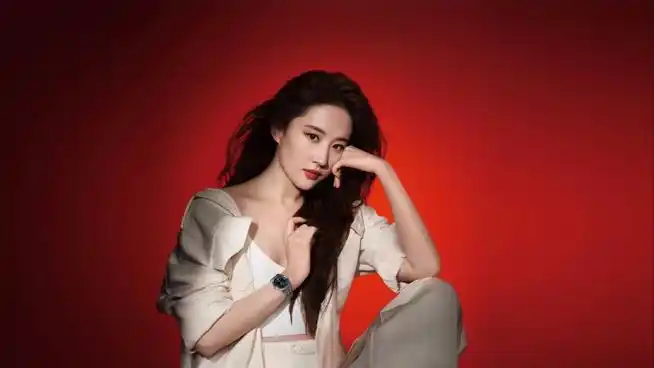 【刘亦菲天梭2023广告花絮高清原图】精简有型,神秘典雅,时光成就经典