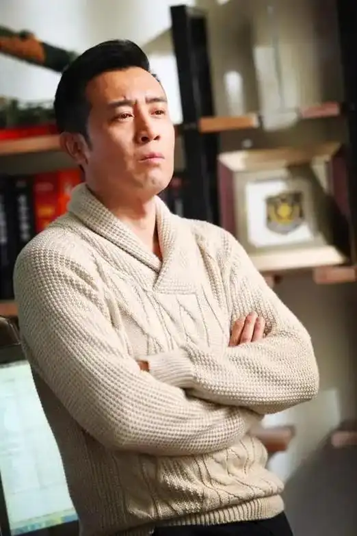 回顾演员于和伟:我这辈子正确的决定,就是娶了一个平凡的妻子