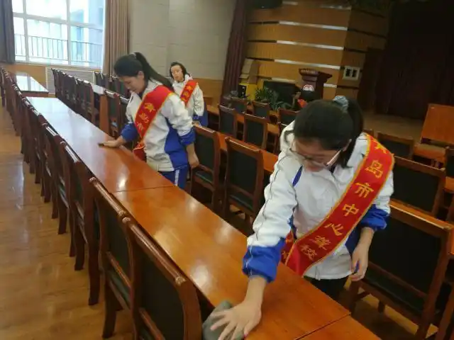 青青益行青岛市中心聋校志愿传递无声的爱