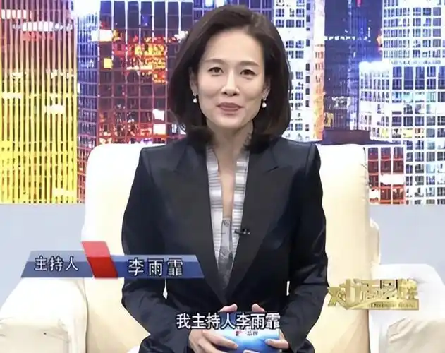 虽然央视不缺样貌出众的主持人,但在李雨霏你可以看到什么叫做"知性