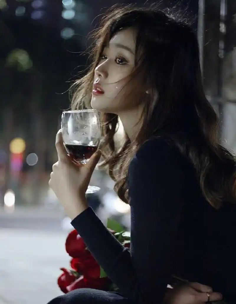 初相识:曾经以为有了老公,就多了一个为自己遮风挡雨的人,直到我哭湿