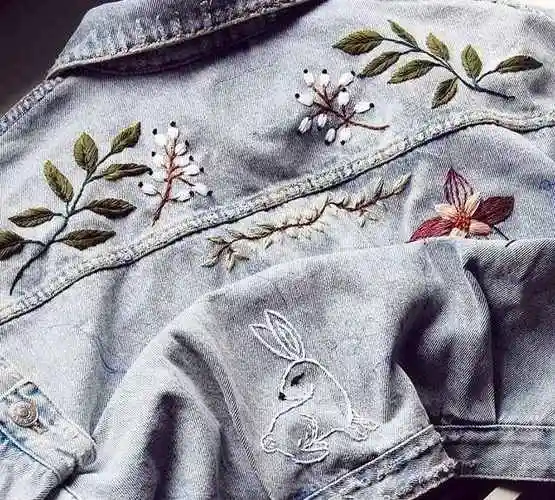 普通的衣物绣上花草图案,变精致了,附手工刺绣针法教程!