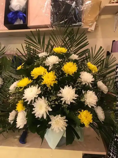 清明节,用一束鲜花,祭奠我们最遥远的的亲人.