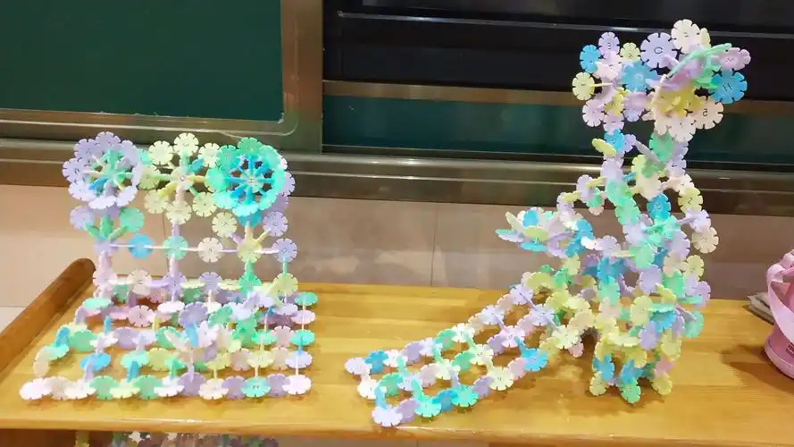 "小小雪花片,创意无极限"市实小幼儿园新区分园大班组雪花片建构比赛