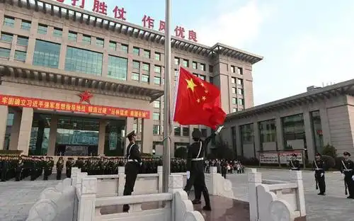 向国旗敬礼!南部战区各部队以特别仪式迎接新年