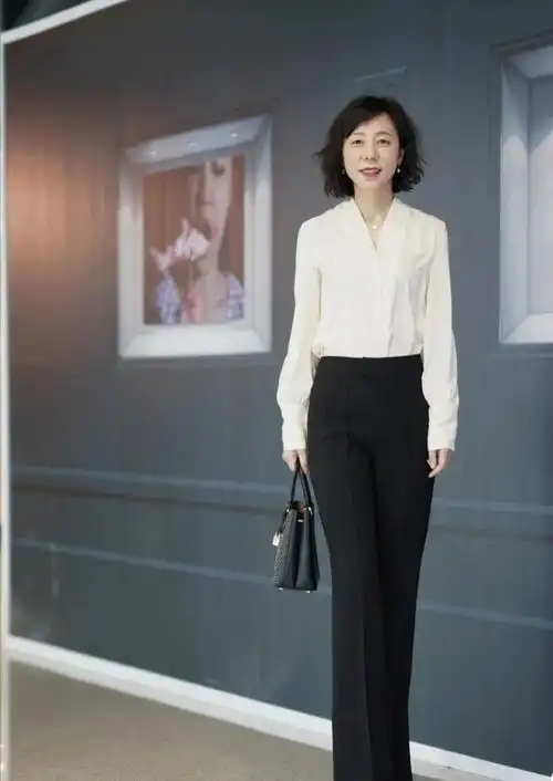 春季穿什么优雅还时髦这位40女性优雅轻熟风真的很绝