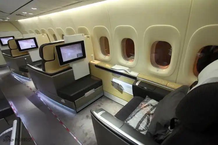 汉莎波音747-8客机头等舱:先进的新型照明系统