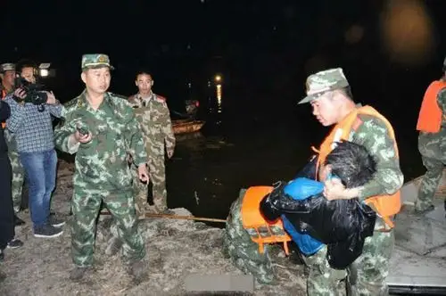 通海县小学生溺亡 云南通海县秀山镇大树小学6名学生在杞簏湖溺亡(3)