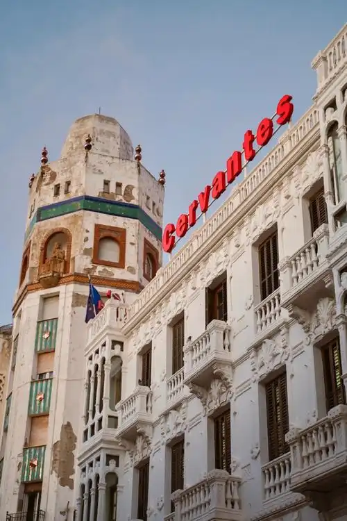 城市的生活气息广场上络绎不绝的人群求合照又一次感受了摩洛哥人民的