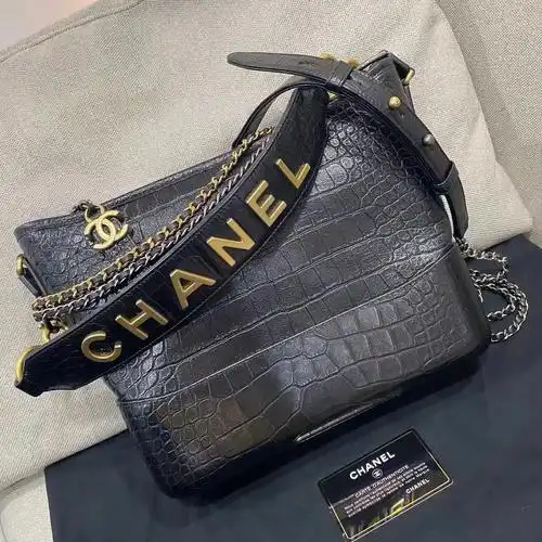 chanel鳄鱼纹流浪包
