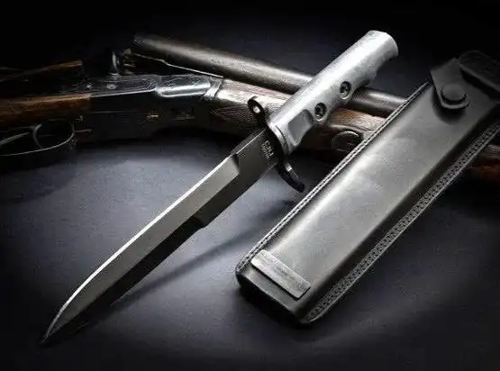 刀片可以承受150公斤的重量,意大利伞兵匕首被美军看上