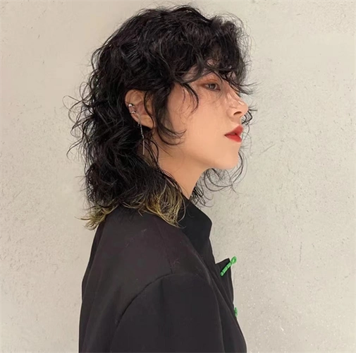 "导读:无性别的鲻鱼头发型,每一款都非常时髦,酷炫个性,辨识度很高