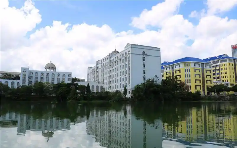 广西卫职院小览