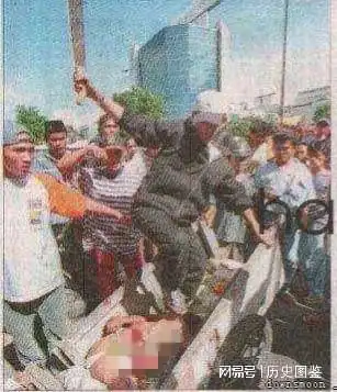 1998年印尼街头屠杀华人的现场到处充满了血腥味