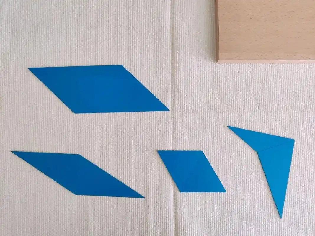 长方形盒子Ⅱ 78教具构成:木制长方形盒子,含有:直角等腰三角形2个