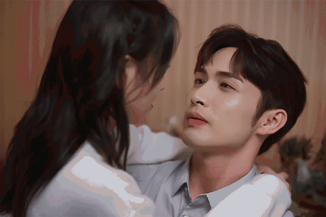 请张彬彬不要随意解衬衫##张彬彬公开的不是胸肌是社死