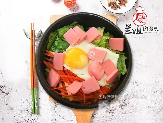 火腿石锅拌饭图片