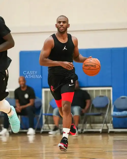 保罗与威少一同训练重新穿回了一双jordancp3xae全