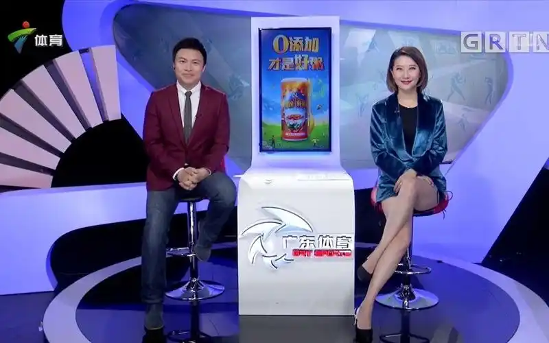 20171103 赵天超短裤,下衣失踪主持《体育世界》,大长腿吸睛