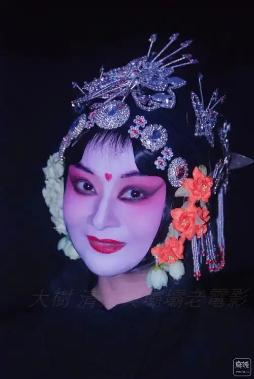 画著戏曲妆的小花旦-麻辣摄影-麻辣社区