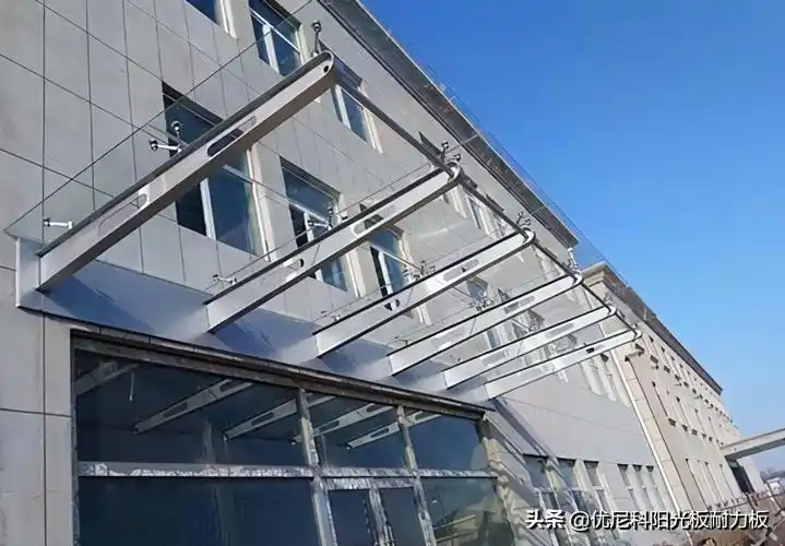 阳光板雨棚价格(家用雨棚材质大全来了) - 价格百科