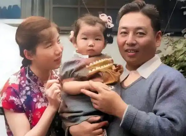 评剧皇后新凤霞特殊年代里亲妹妹和同事寒了她的心