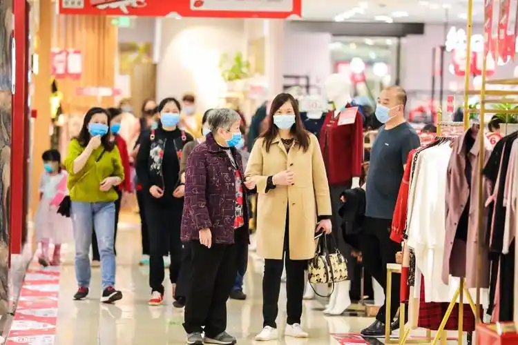 重庆小姐全天候直播带你逛街,重百渝北商场内购会助力2020春季消费季