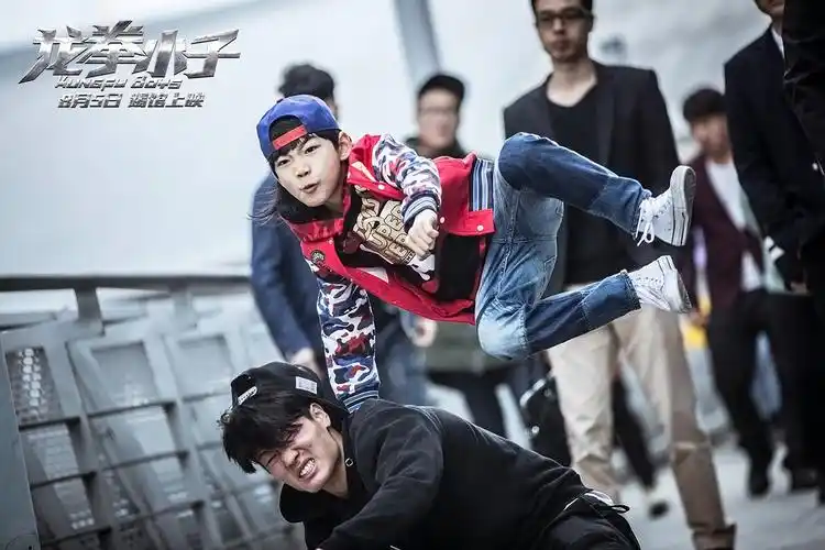 关于龙拳小子里面男主角的电影