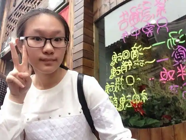 吴丽君女儿应家璐  (2000年12月生)17岁.