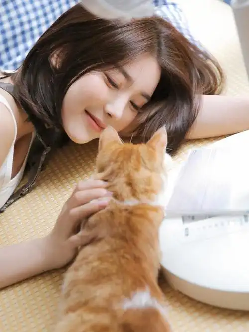 私房照吊带裙美女元气满满吸睛养眼美美哒