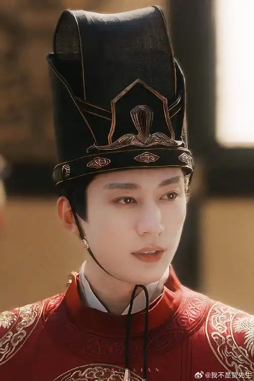 身高183,科班出身毕业于中戏,能文能武,台词功底也很好@mr_刘学义