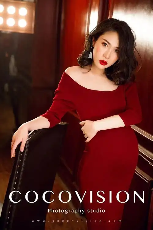 光影艺术光与影的妙用,刻画孕妈唯美曼妙的身材曲线,更能传递出一种