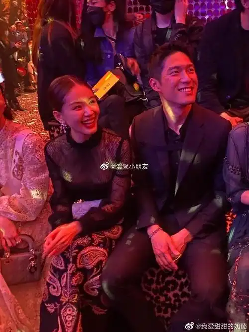 吴子棋cp[超话]# 恋爱中的幸福,无需语言. 来自温馨小朋友 - 微博