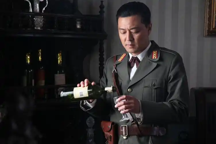 p>牛青峰,1975年2月15日出生于辽宁,毕业于 a target="_blank" href=