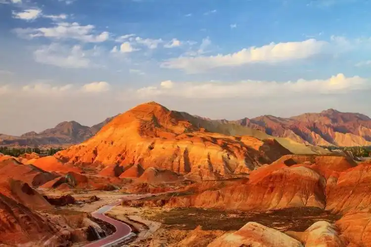 甘肃敦煌终于通高铁一路风景美到爆炸此生不去心不安