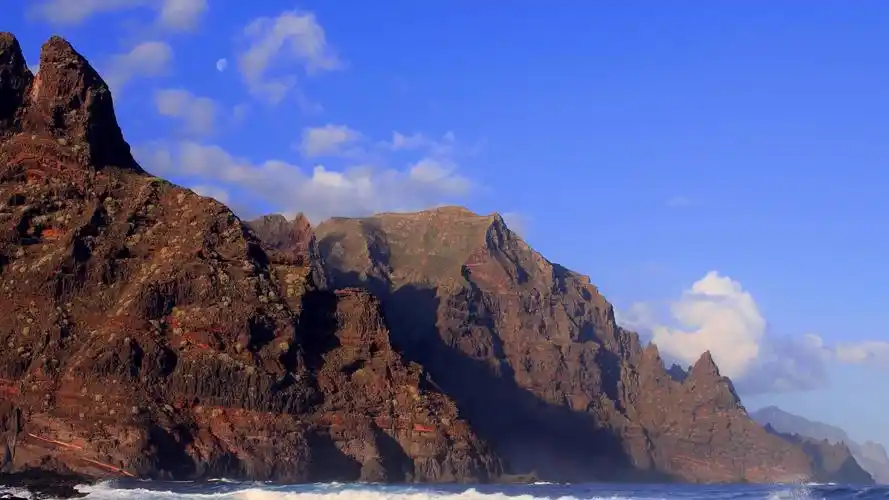 【4k超清】小岛海浪_3840x2160_高清视频素材下载(编号:3046844)_实拍