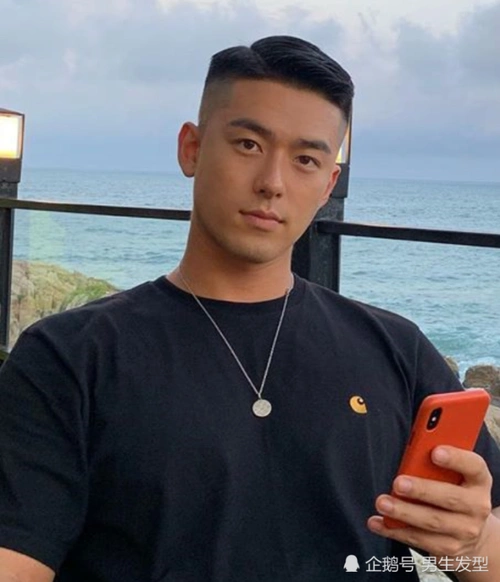 三七分侧背男生发型_发型图片