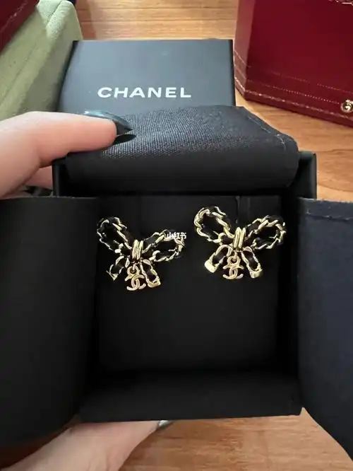 香奈儿蝴蝶结耳钉绝美