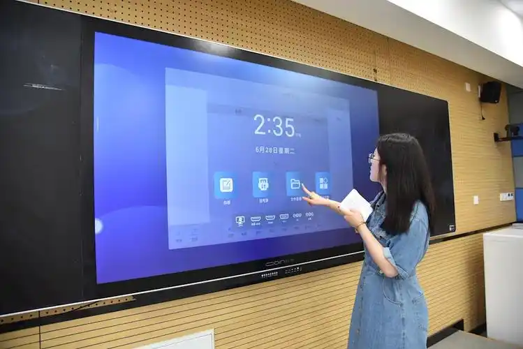 智慧助力双减技术赋能课堂经开区实小组织全学科智慧黑板应用能力培训