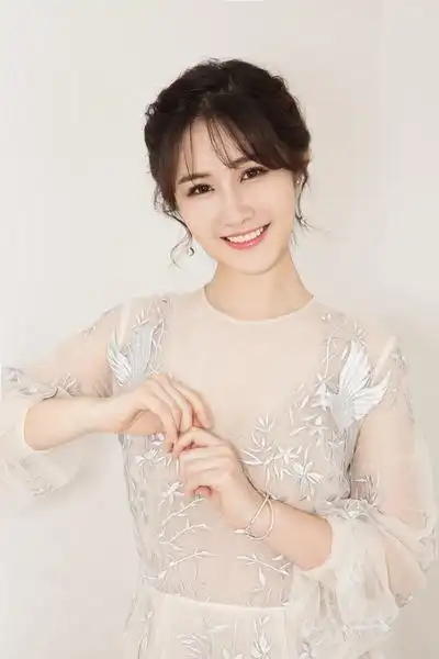 梁田,是湖南卫视女主持人,1989年出生于沈阳,高考前,考取了清华的艺术