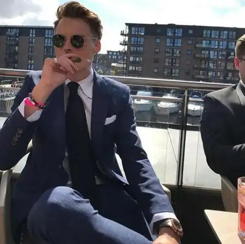 27岁世界最年轻男富豪独占200亿家产下过基层学过投资