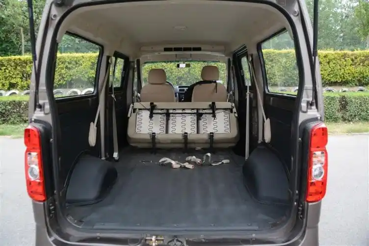 睿行m70 2017款 1.5l 手动 舒适平顶背掀门版